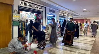 Hacı adayları Kabe çevresinde alışveriş merkezlerinde yoğunluk yaşıyor