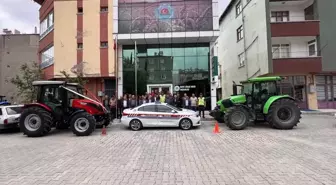 Çiftçilere traktör kullanımı eğitimi verildi