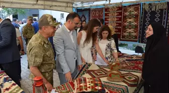 Şemdinli'de Halk Eğitimi Merkezi Kursiyerleri El Emeği Ürünlerini Sergiledi