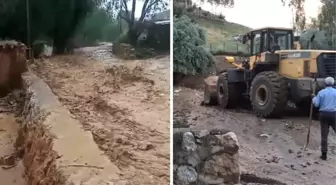 Van'ın Başkale ilçesini sağanak vurdu: Ahırlar ve tandırevleri su altında kaldı