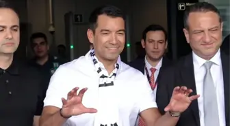 Beşiktaş'ın yeni teknik direktörü Giovanni van Bronckhorst, İstanbul'a geldi