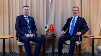 Sokak Kedisini Kuyudan Hayvansever Vatandaşlar Kurtardı.
