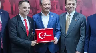 CHP Genel Başkanı Özgür Özel, Türkiye Harp Malulü Gaziler, Şehit Dul ve Yetimleri Derneğini ziyaret etti