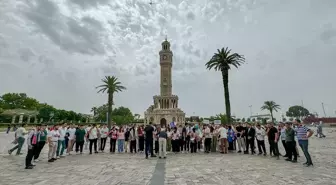 İzmir'de karnelerini alan lise öğrencileri İsrail'i protesto etti