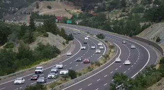 Adana-Pozantı-Ankara Otoyolu'nda Kurban Bayramı dolayısıyla araç yoğunluğu