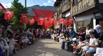 Koyunlu köyünde asırlardır devam eden şeker atma geleneği yaşatılıyor