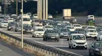 Yola çıkacaklar dikkat! İstanbul'dan çıkışlar durma noktasına geldi