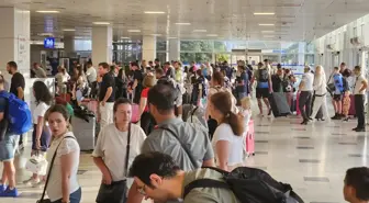 Antalya Havalimanı'nda 200 bin yolcuyla rekor kırıldı! Dakikada 1 uçak iniş-kalkış yaptı