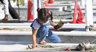 Depremlerden etkilenen Hatay'da mezarlıklar ziyaret edildi