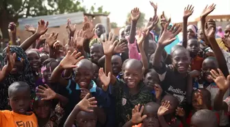 TDV'nin vekaletle kurban organizasyonuyla Afrikalı çocuklar güldü