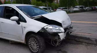 Erzurum'da otomobil ile hafif ticari araç çarpıştı: 5 yaralı