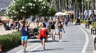 Muğla sahillerinde bayramın ikinci gününde de hareketlilik sürüyor