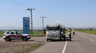 Ağrı'da Jandarma Bayram Denetimlerini Sürdürüyor