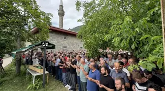 Rize'de Silahlı Saldırı Sonucu Hayatını Kaybeden Aylin Ekşi Artvin'de Defnedildi