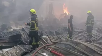 Mersin'deki Geri Dönüşüm Tesisinde Yangın Çıktı