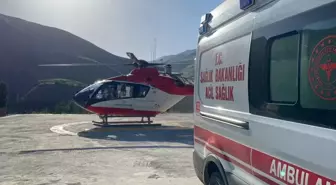 Van'ın Bahçesaray ilçesinde tedavi gören hasta ambulans helikopterle Van'a getirildi