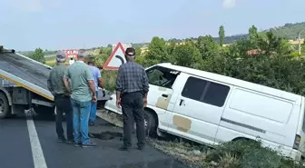 Kontrolden çıkan minibüs şarampole uçtu: 5 yaralı