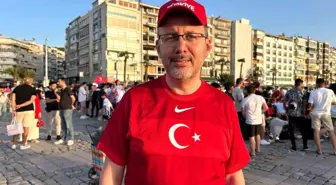 Mehmet Kasapoğlu, İzmirlilerle birlikte Türkiye-Portekiz maçını izledi