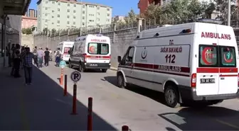 Siirt Eğitim ve Araştırma Hastanesi Önünde Bıçaklı Kavga: 5 Yaralı