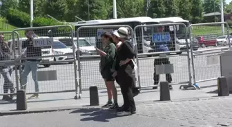 İstanbul Valiliği, Onur Yürüyüşü nedeniyle Taksim Meydanı'na girişleri kapattı