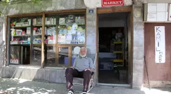 90 Yaşındaki Kamil Verdi, 68 Yıldır Açtığı Bakkalını Hala Çalıştırıyor