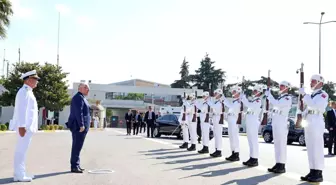 Milli Savunma Bakanı İstanbul Tersanesi'nde İncelemelerde Bulundu