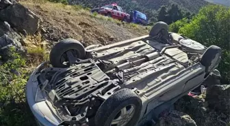 Erzincan'da otomobil şarampole uçtu, sürücü yaralandı