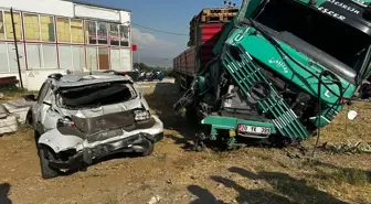 Aydın'ın Kuyucak ilçesinde tırın otomobile çarpması sonucu bir kişi yaralandı