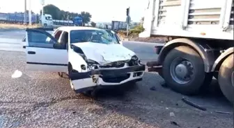 Yalova-Bursa Karayolunda Tıra Çarpan Otomobilde 4 Kişi Yaralandı