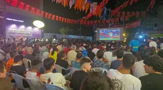 Sakarya, Karabük ve Düzce'de Vatandaşlar Dev Ekrandan Türkiye-Çekya Maçını İzledi