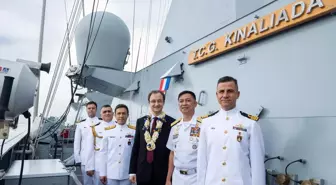 TCG Kınalıada, Japonya seyrinde Filipinler'i ziyaret etti