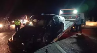 Adıyaman'da kafa kafaya çarpışan otomobillerde 8 kişi yaralandı
