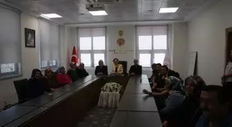 Tokat Valisi Numan Hatipoğlu'nun eşi Ayfer Hatipoğlu, koruyucu ailelerle buluştu