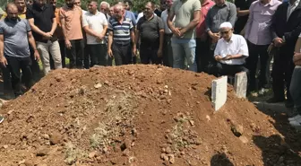 2 Kız Kardeş Yan Yana, 8 Aylık Bebek Annesinin Kucağında Defnedildi