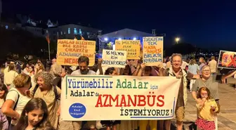 İETT'nin Büyükada'daki elektrikli minibüsleri caz festivalinde protesto edildi