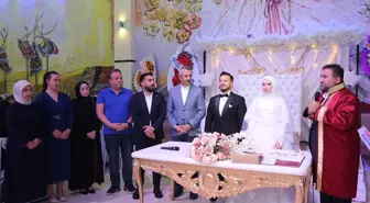 Edirne Valisi ve TÜGVA Başkanı, çiftin nikah şahitliğini yaptı