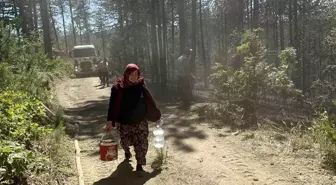 Keles'teki Orman Yangınında Köylü Kadınların İkramı