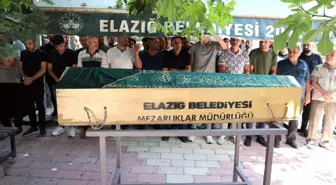 Elazığ'da isteme günü kuaförde kalp krizi geçiren genç kız son yolculuğuna uğurlandı