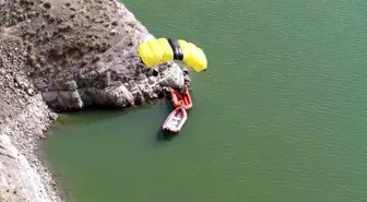 Wingsuit Sporcusu Cengiz Koçak, Uzundere'deki Cam Seyir Terasından Atlayış Yaptı