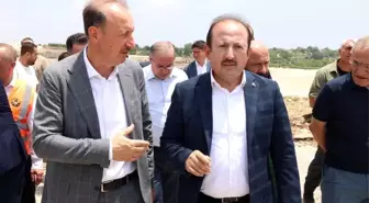 Ulaştırma ve Altyapı Bakan Yardımcısı Enver İskurt, Çukurova Uluslararası Havalimanı ve Çeşmeli-Taşucu Otoyolu Projesi'nde incelemede bulundu