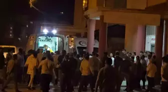 Hakkari'de Tır ile Minibüs Çarpıştı: 4 Yaralı