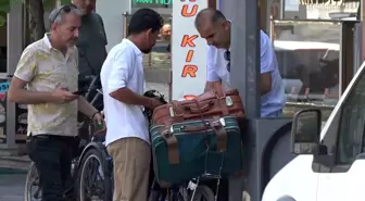 Yalova'da Cadde Üstünde Bırakılan Bisiklet Üzerindeki Valizler Panik Yarattı