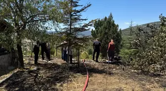 Antalya'da tarihi düğmeli evin bahçesinde yangın çıktı