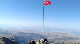 Dağcı Bülent Balcı, Tunceli'deki Kırklar Dağı ve Baliyurdu Tepesi'ne Türk bayrağı dikti