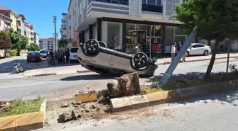 Samsun'da cip devrildi, 2 kişi yaralandı