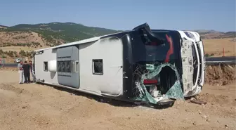 Bingöl'de yolcu otobüsü devrildi, 14 kişi yaralandı