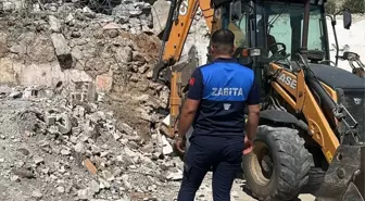 Gaziantep'te tehdit oluşturan metruk binalar yıkılıyor