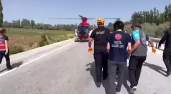 Sivas'ta trafik kazasında ağır yaralanan kişi ambulans helikopterle hastaneye yetiştirildi