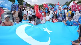 Çin'in İstanbul Başkonsolosluğu önünde Urumçi protestosu