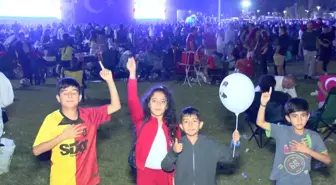 A Milli Futbol Takımı'nın Hollanda maçı dev ekranlarda yayınlandı